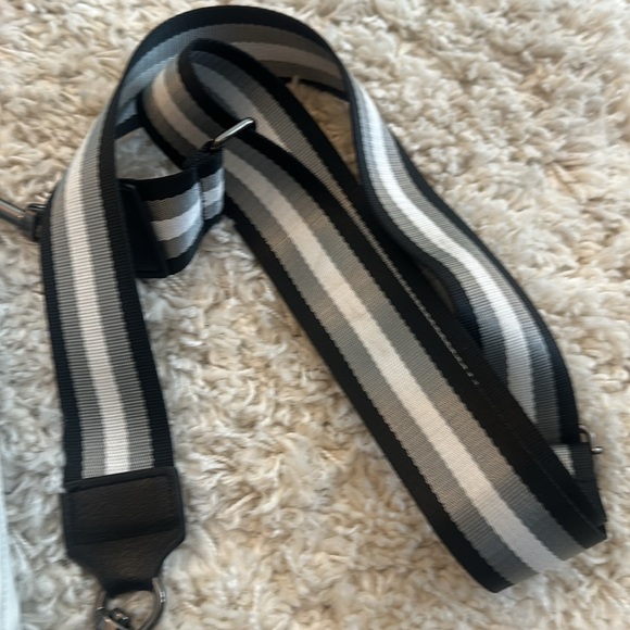 THINK ROYLN GIGI glossy white puffer crossbody - Picture 7 of 12